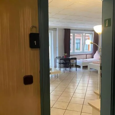 Central 3 Bedroom Apartment, Friesenstr Cologne