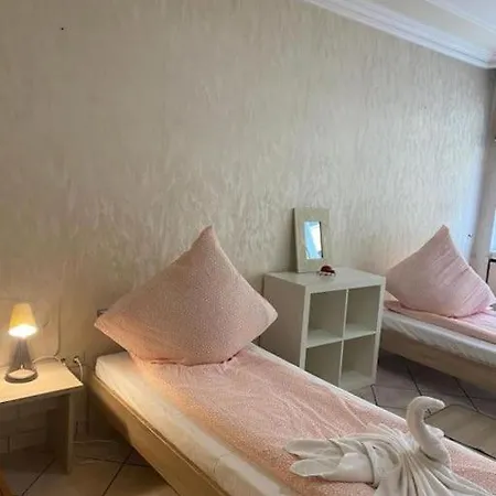 Central 3 Bedroom Apartment, Friesenstr *