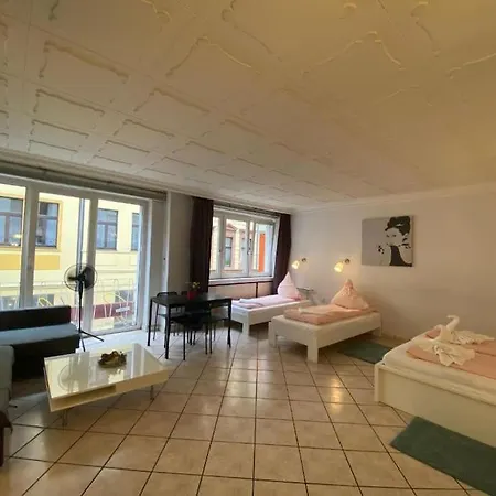 Central 3 Bedroom Apartment, Friesenstr