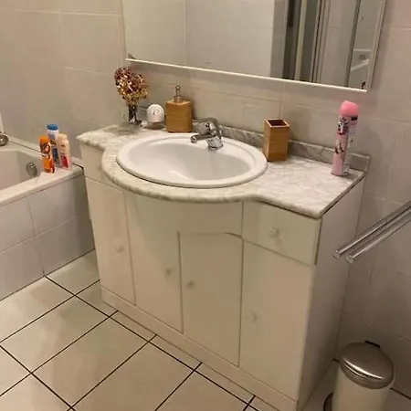 Central 3 Bedroom Apartment, Friesenstr Apartment