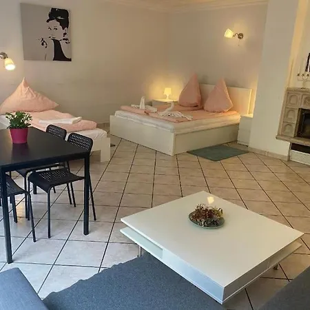 Apartment Central 3 Bedroom Apartment, Friesenstr *