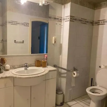 Apartment Central 3 Bedroom Apartment, Friesenstr Cologne