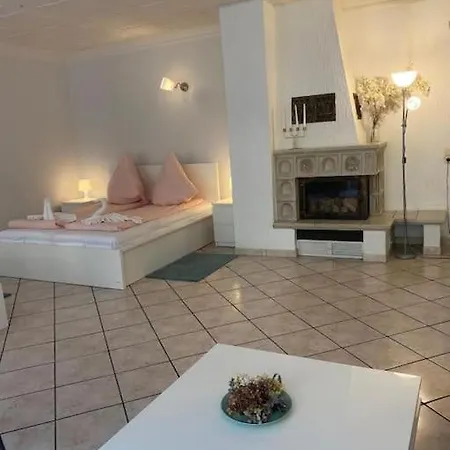 Central 3 Bedroom Apartment, Friesenstr * Cologne