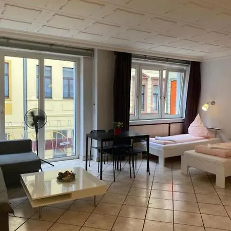 Central 3 Bedroom Apartment, Friesenstr