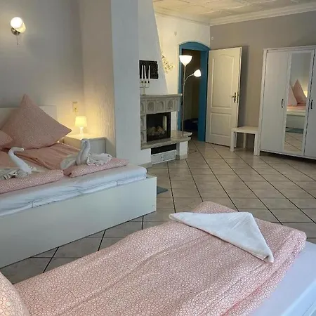 Central 3 Bedroom Apartment, Friesenstr * Cologne