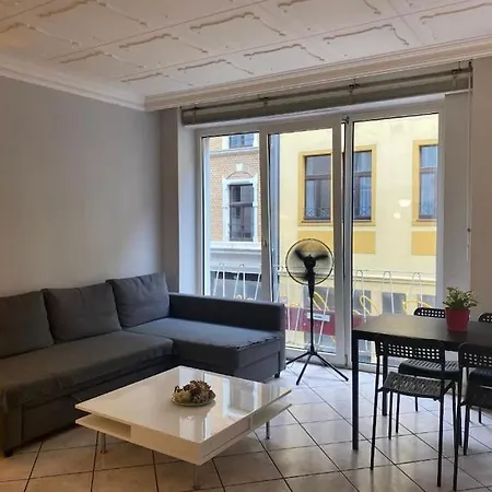 Central 3 Bedroom Apartment, Friesenstr * Cologne