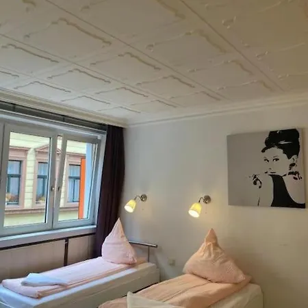 Central 3 Bedroom Apartment, Friesenstr Apartment
