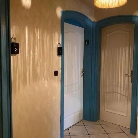 Central 3 Bedroom Apartment, Friesenstr