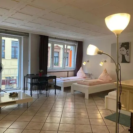 Apartment Central 3 Bedroom Apartment, Friesenstr *