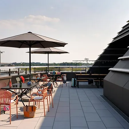 Moxy Bonn Airport 3*