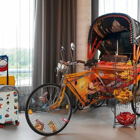 Moxy Bonn Airport Hotel