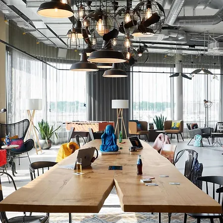 Moxy Bonn Airport Hotel 3*