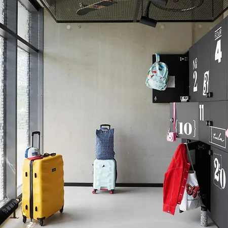Hotel Moxy Bonn Airport 3*
