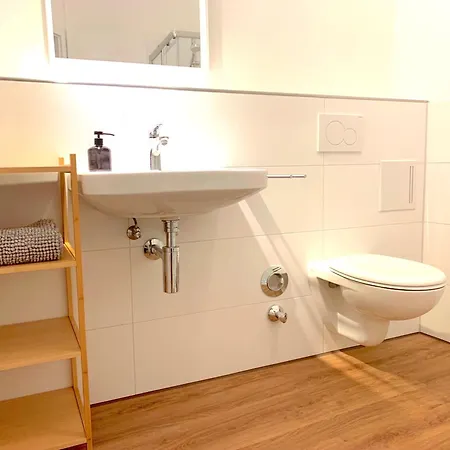Apartamento Gemuetliches Mit 2 Schlaf- Und 2 Badezimmern Balkon Colonia