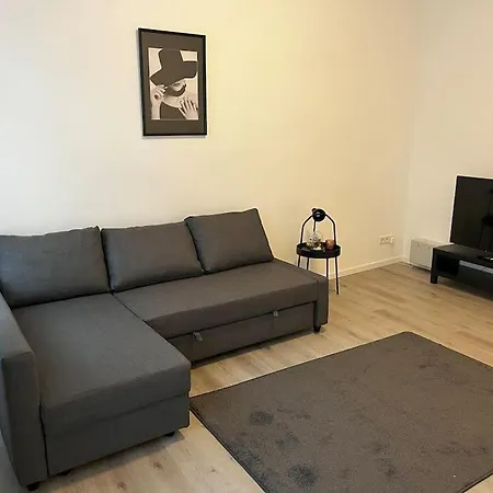 On The Rhine, Apartamento
