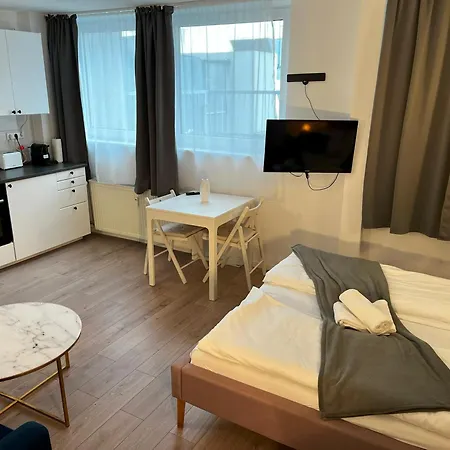 Apartment Stylish In Friesenplatz, Heart Of