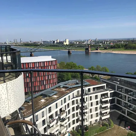 Rheinblick Penthouse Apartment Cologne