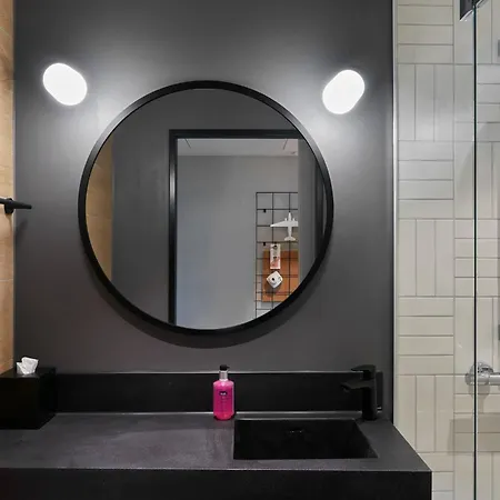 Hotel Moxy Bonn Airport 3*