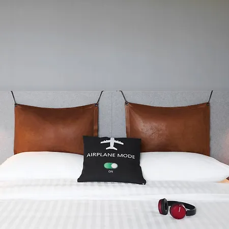 Moxy Bonn Airport Hotel