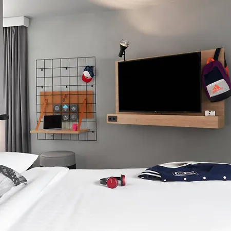 Moxy Bonn Airport Hotel 3*