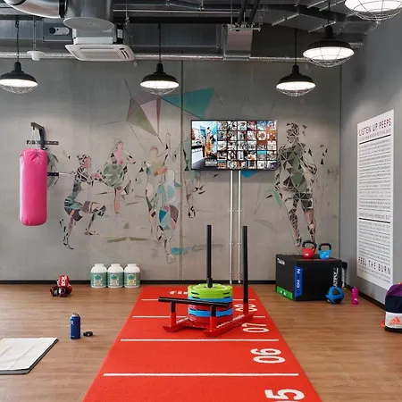Hotel Moxy Bonn Airport 3*