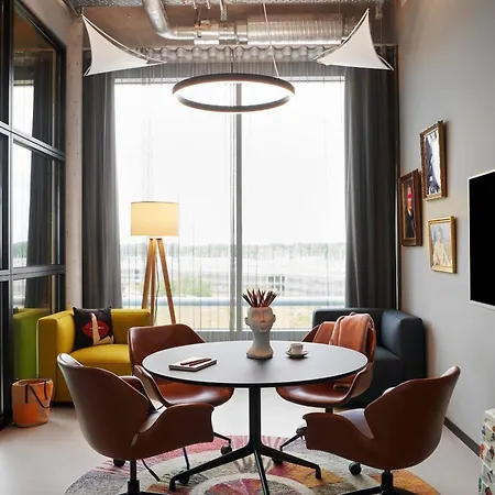 Moxy Bonn Airport 3*