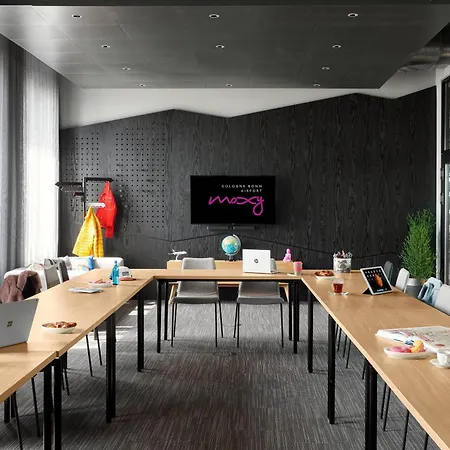 Moxy Bonn Airport Hotel