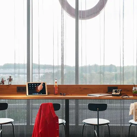 Moxy Bonn Airport Hotel 3*