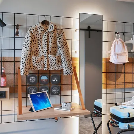 Hotel Moxy Bonn Airport 3*