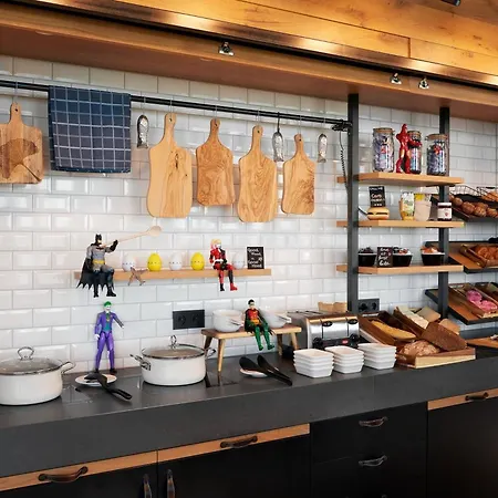 Moxy Bonn Airport Hotel