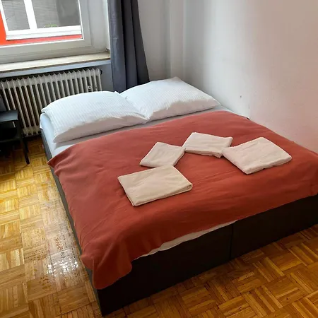 Spacious In Cologne, Near The Cathedral Апартаменты Кёльн
