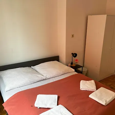 Spacious In Cologne, Near The Cathedral Апартаменты Кёльн