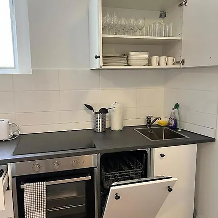 Апартаменты Spacious In Cologne, Near The Cathedral