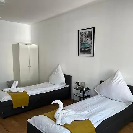 Spacious In Cologne, Near The Cathedral Апартаменты Кёльн