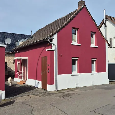 Schoenste Lage Am Rhein, Behagliches Haus Mit Kamin.