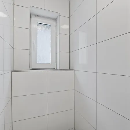 Apartment Modern Und Kinderfreundlich, 3km Zu Messe, Airport Koeln-bonn Köln