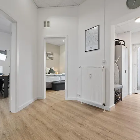 Modern Und Kinderfreundlich, 3km Zu Messe, Airport Koeln-bonn Apartment Köln