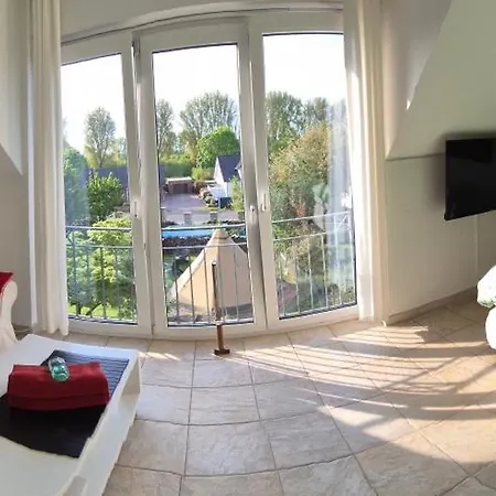 Schoenste Lage Am Rhein In Unmittelbarer Stadtnaehe, Köln