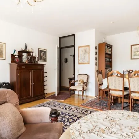 A Neat Cozy In Appartement Keulen