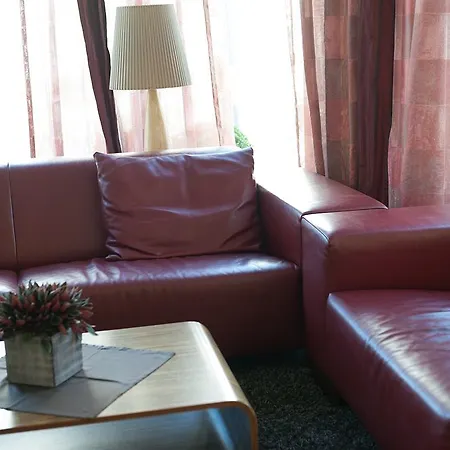 Uhu Garni 3* Cologne