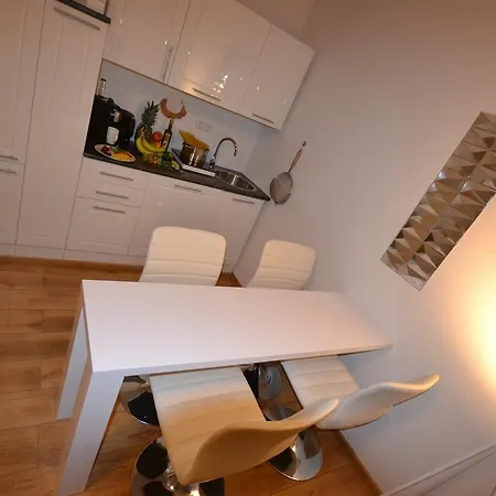 Madame Tower Apartment Köln