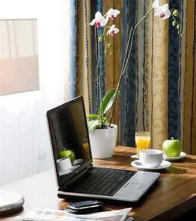 Mercure Airport 3*