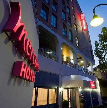 Mercure Airport Hotel 3*
