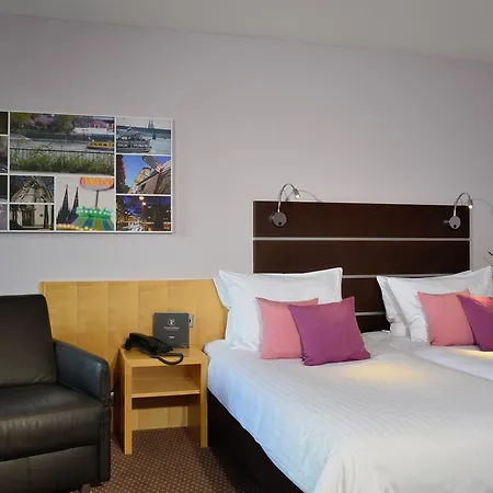 Uhu Garni 3* Cologne