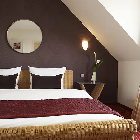 Uhu Garni Hotel 3*