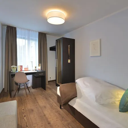 Uhu Gaestehaus Superior Cologne