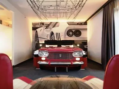 Hotell V8 At Motorworld
