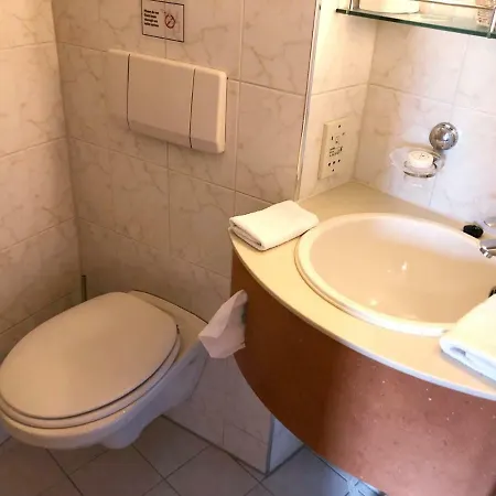 Fairtours Hotelschiff Dutch Melody**** Botel *