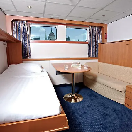 Fairtours Hotelschiff Dutch Melody**** Botel *