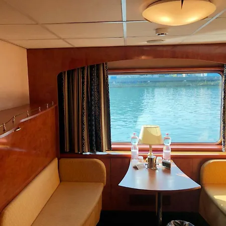 Fairtours Hotelschiff Dutch Melody**** Botel *